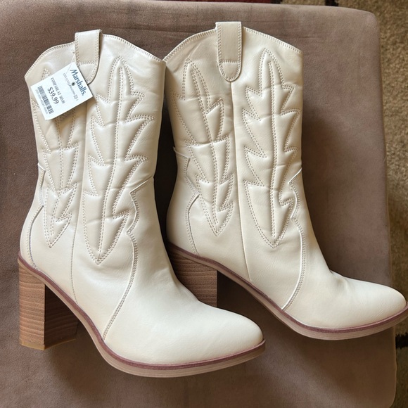 Women’s Cowgirl Boots - Picture 1 of 1